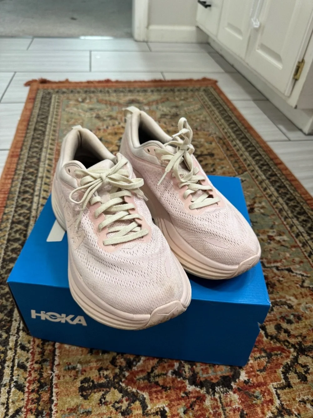 HOKA Bondi 8 running shoes - Picture 1 of 7